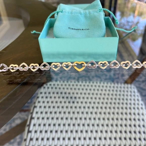 Tiffany & Co. authentic sterling silver & 18k gold interlocking heart bracelet - Picture 4 of 9